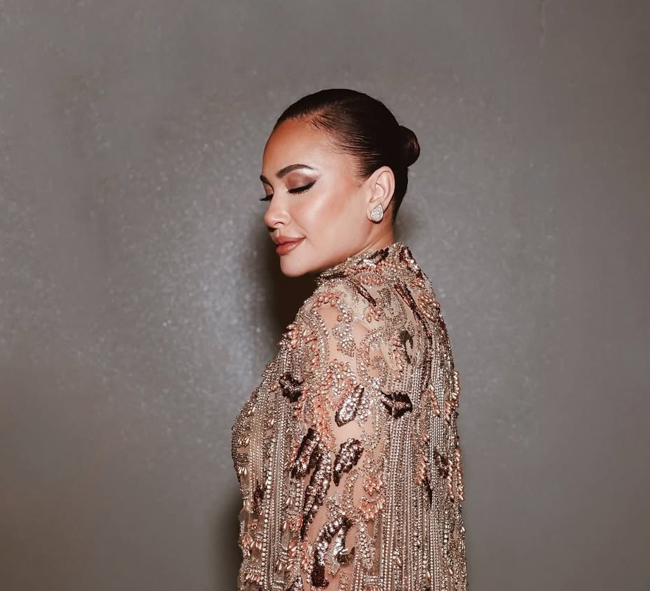 هند صبري متألقة بمكياج ترابي بلحظة استثنائية