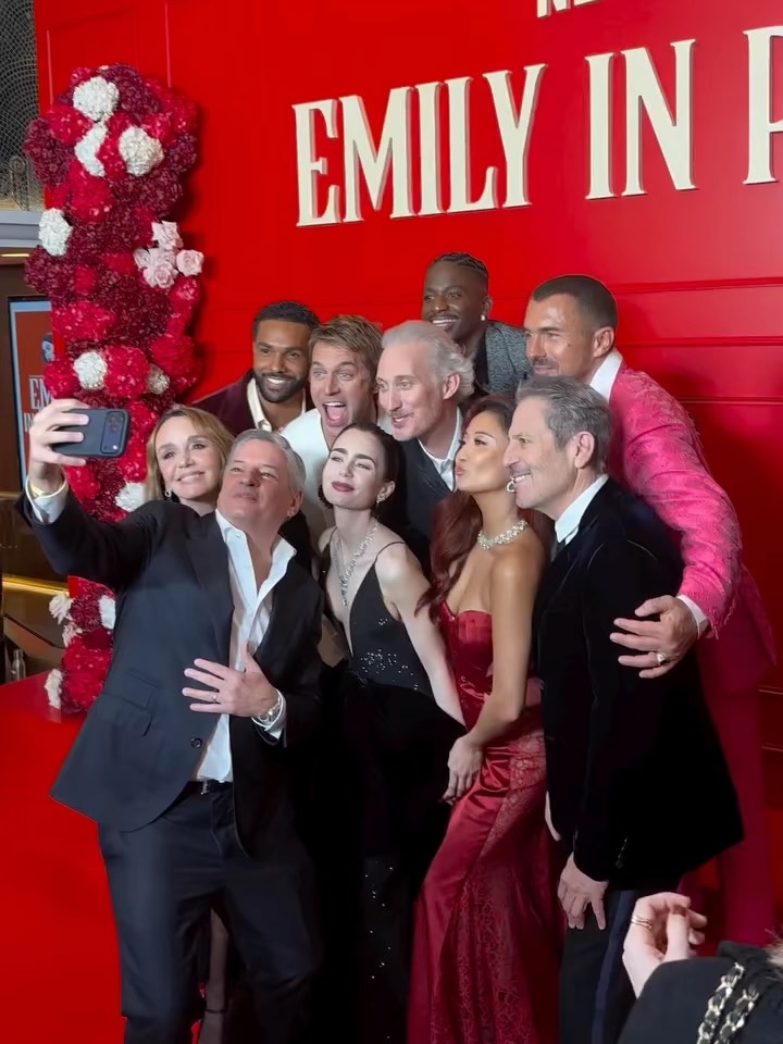 نجوم مسلسل "Emily in Paris"