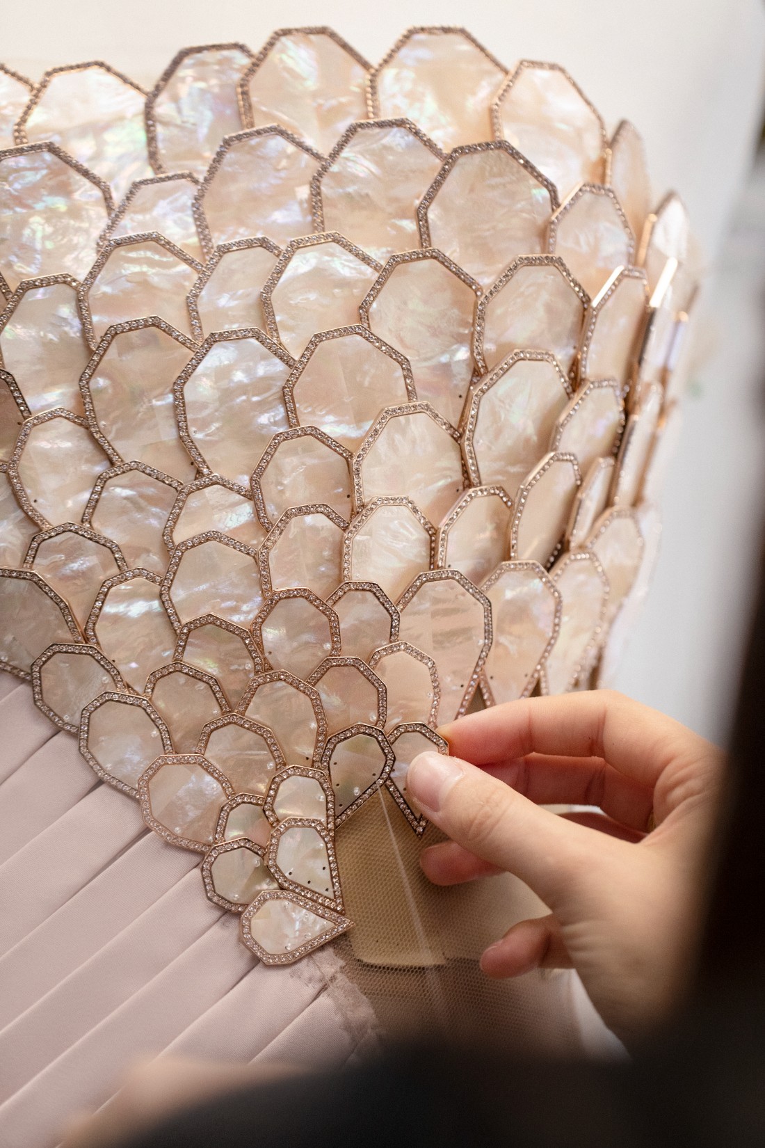 من كواليس مجموعة تمارا رالف للأزياء الراقية لربيع وصيف 2026