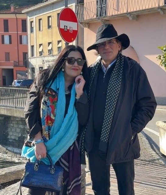 الفنانة التشكيلية السعودية شاليمار شربتلي لـ هي: الفن… لغة الإنسان ... وهوية الوطن