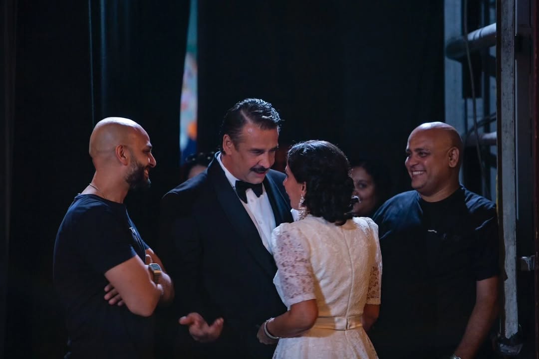 منى زكي وكريم عبد العزيز في كواليس فيلم "الست"