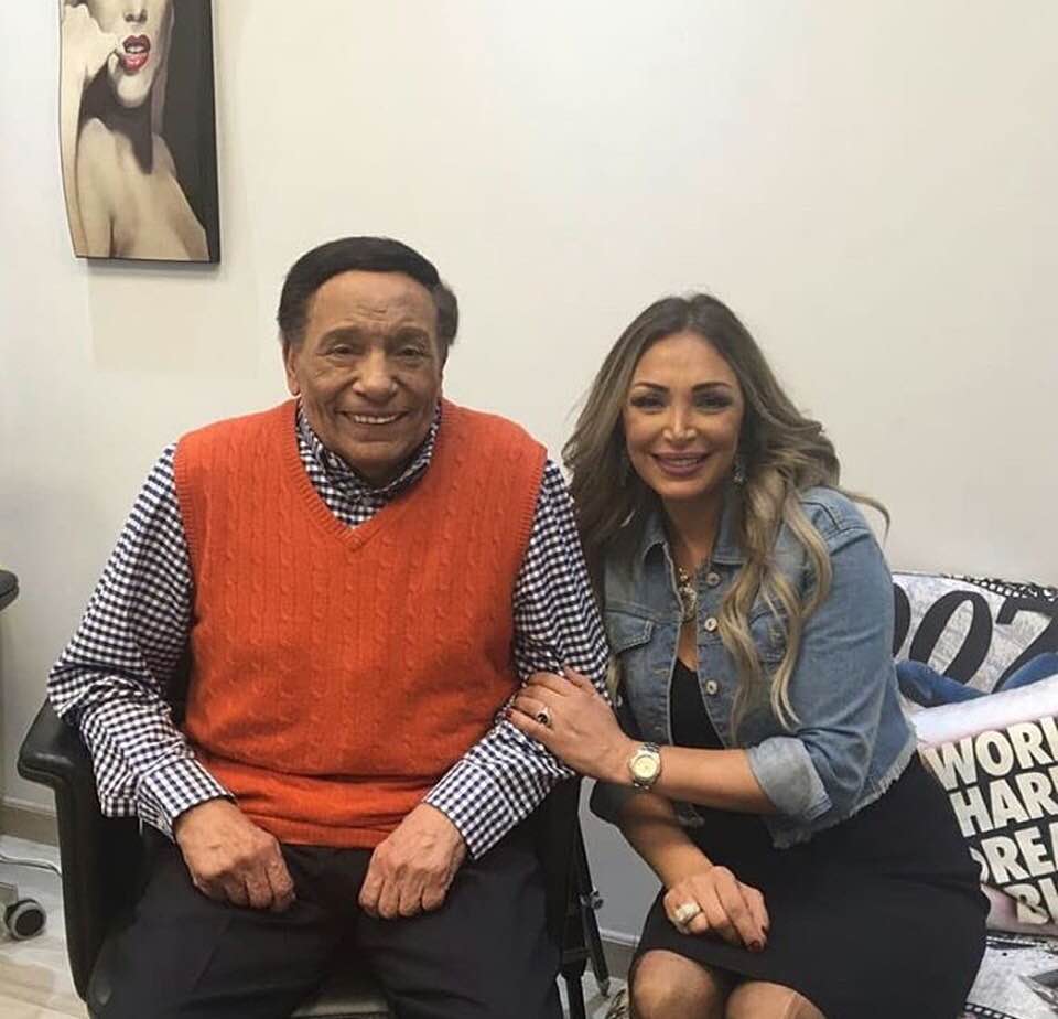 سهام جلال في كواليس آخر ظهور فني لها مع الزعيم عادل إمام