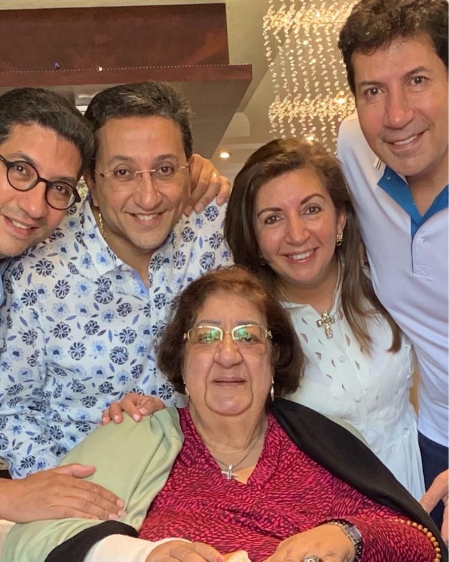 والدة هاني رمزي وأبنائها