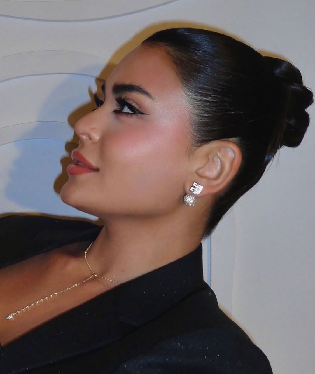 الآيلاينر الناعم مع الظلال البنيّة السموكي من وحي اسماء جلال