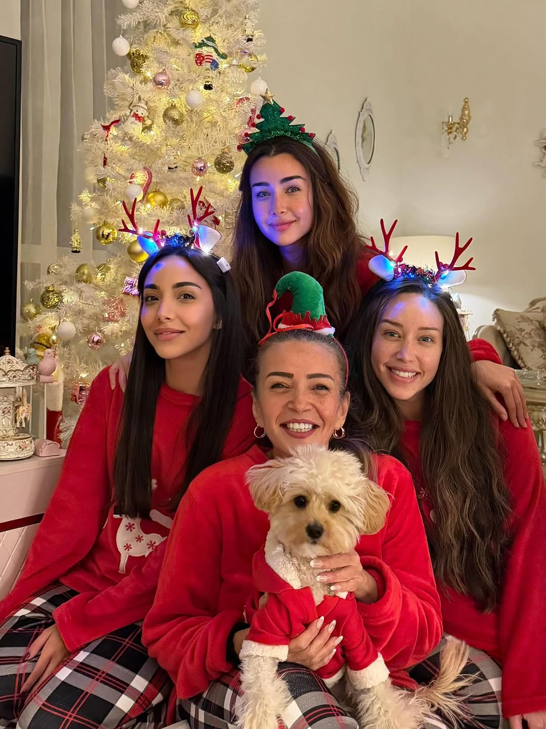 هنا الزاهد وأسرتها