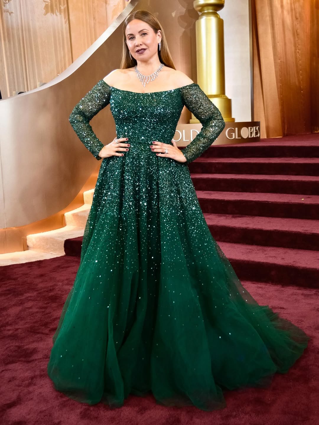 إطلالة ريا أبي راشد بالفستان الأخضر الكلوش من توقيع Monique Lhuillier