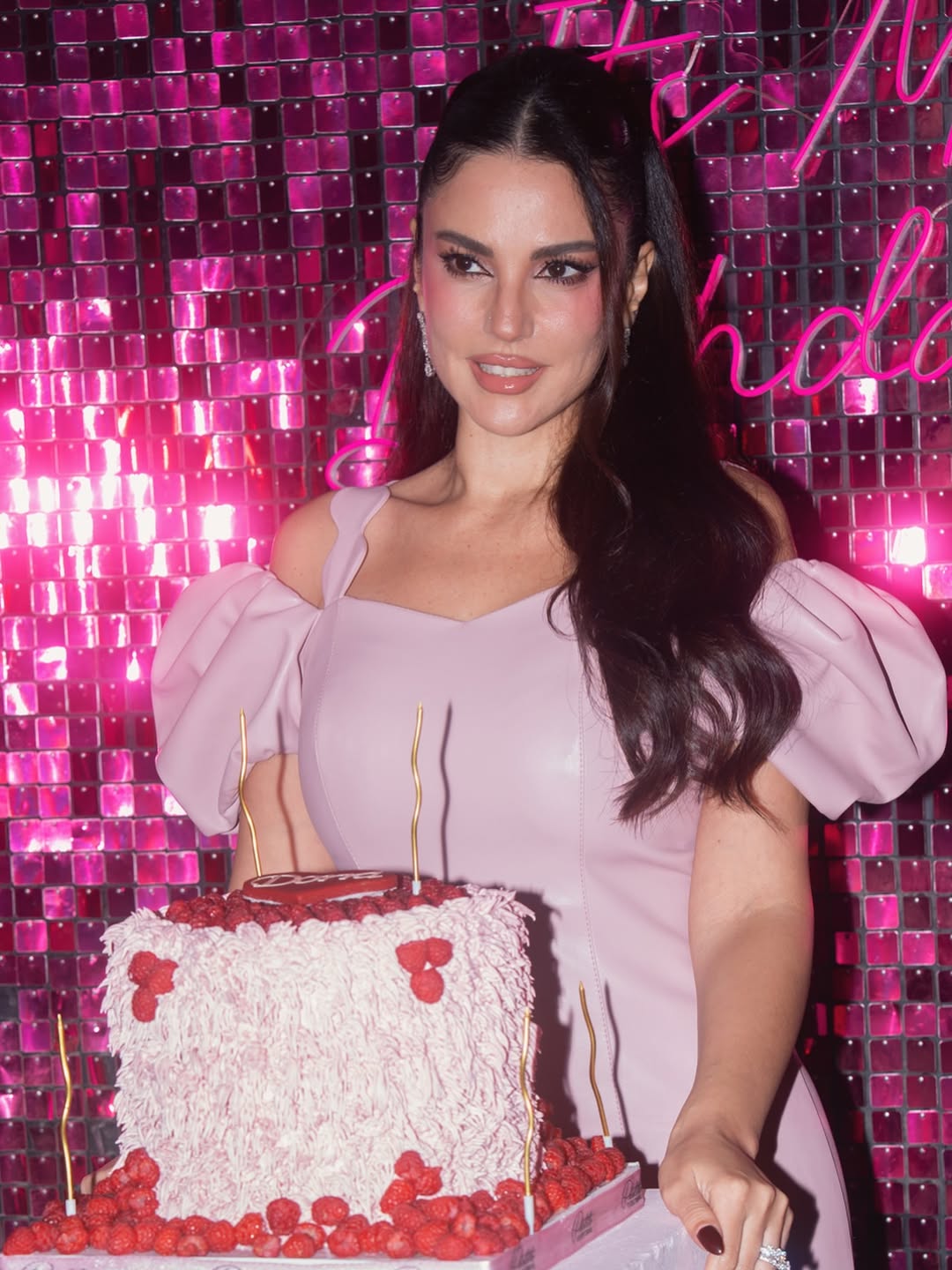 درة تحتفل بعيد ميلادها