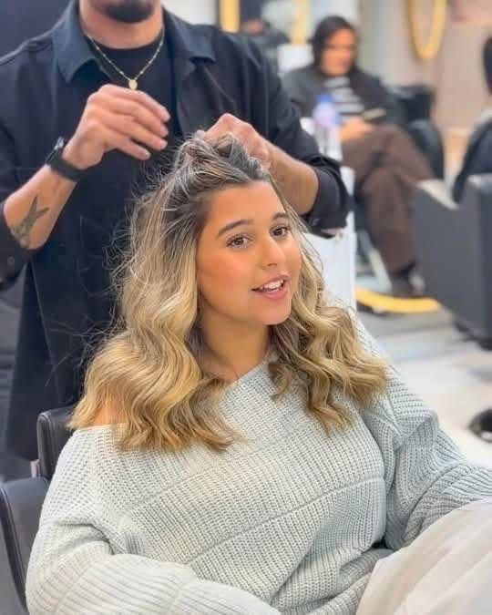 هنا ابنة شيرين عبد الوهاب بنيولوك جديد: صبغة شقراء وصوت يشبه والدتها