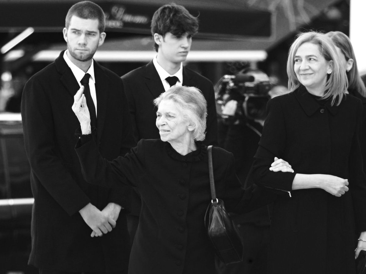 العائلة الملكية الإسبانية تودع الأميرة إيرين