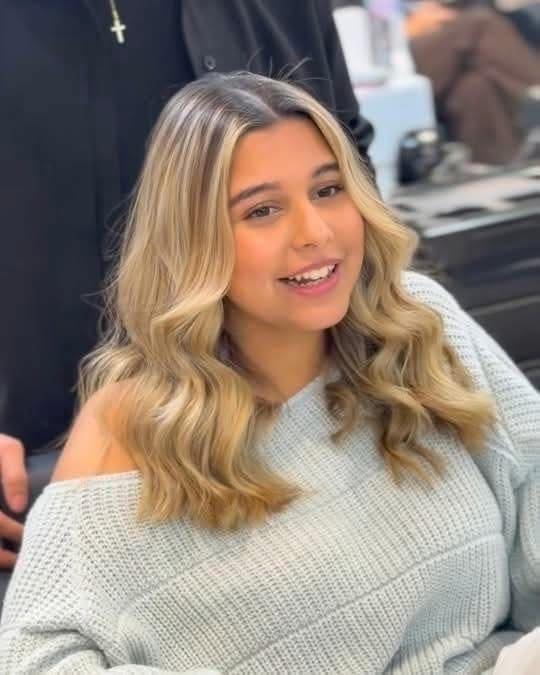 هنا ابنة شيرين عبد الوهاب بنيولوك جديد: صبغة شقراء وصوت يشبه والدتها