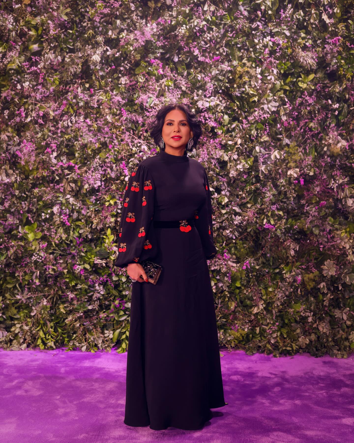 نوال بفستان أسود بتفاصيل حمراء في حفل Joy Awards