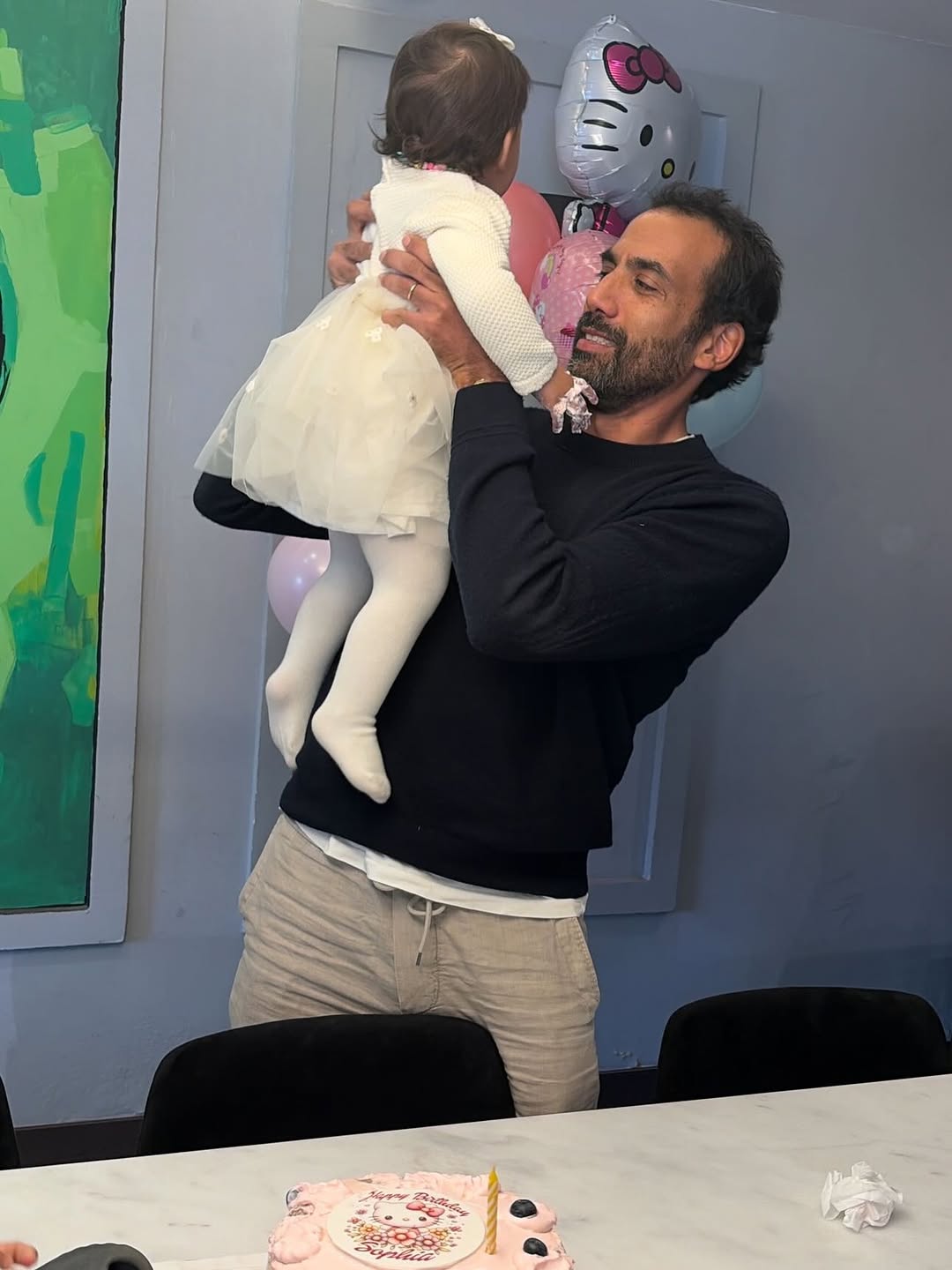 زوج سلمى أبو ضيف مع ابنته