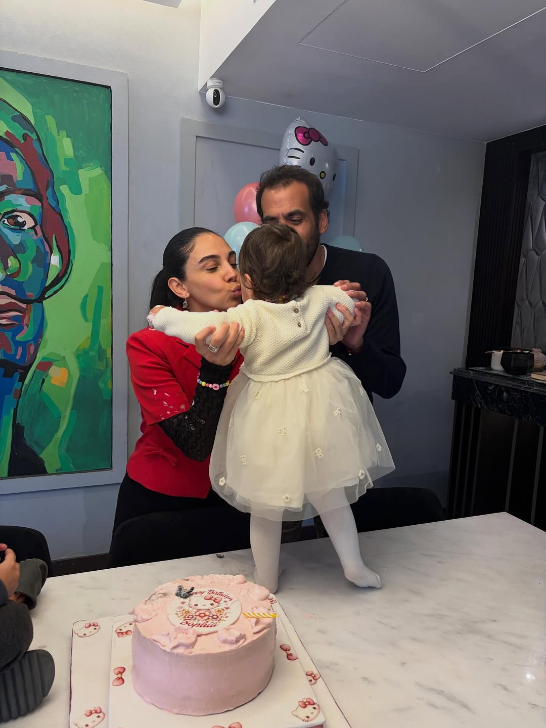 سلمى أبو ضيف وزوجها وابنتهما