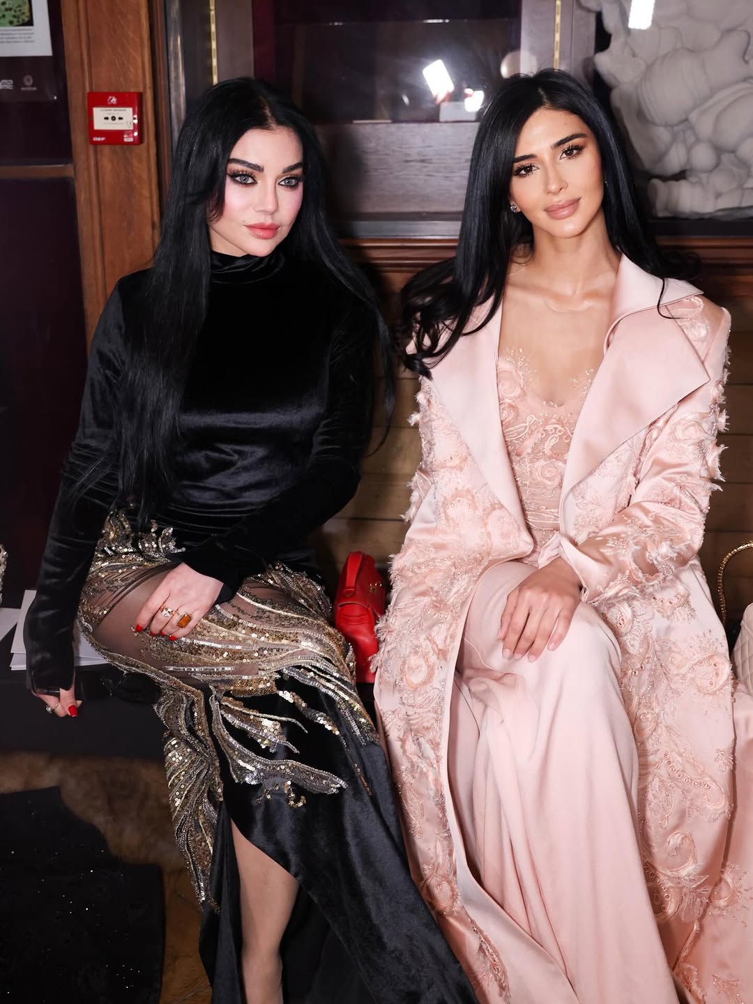 رهف الحربي بإطلالة وردية من توقيع طوني ورد