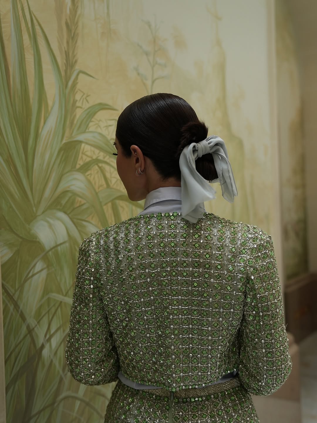 نجود الرميحي بتسريحة شعر الكعكة بلمسة الأنوثة الفرنسية