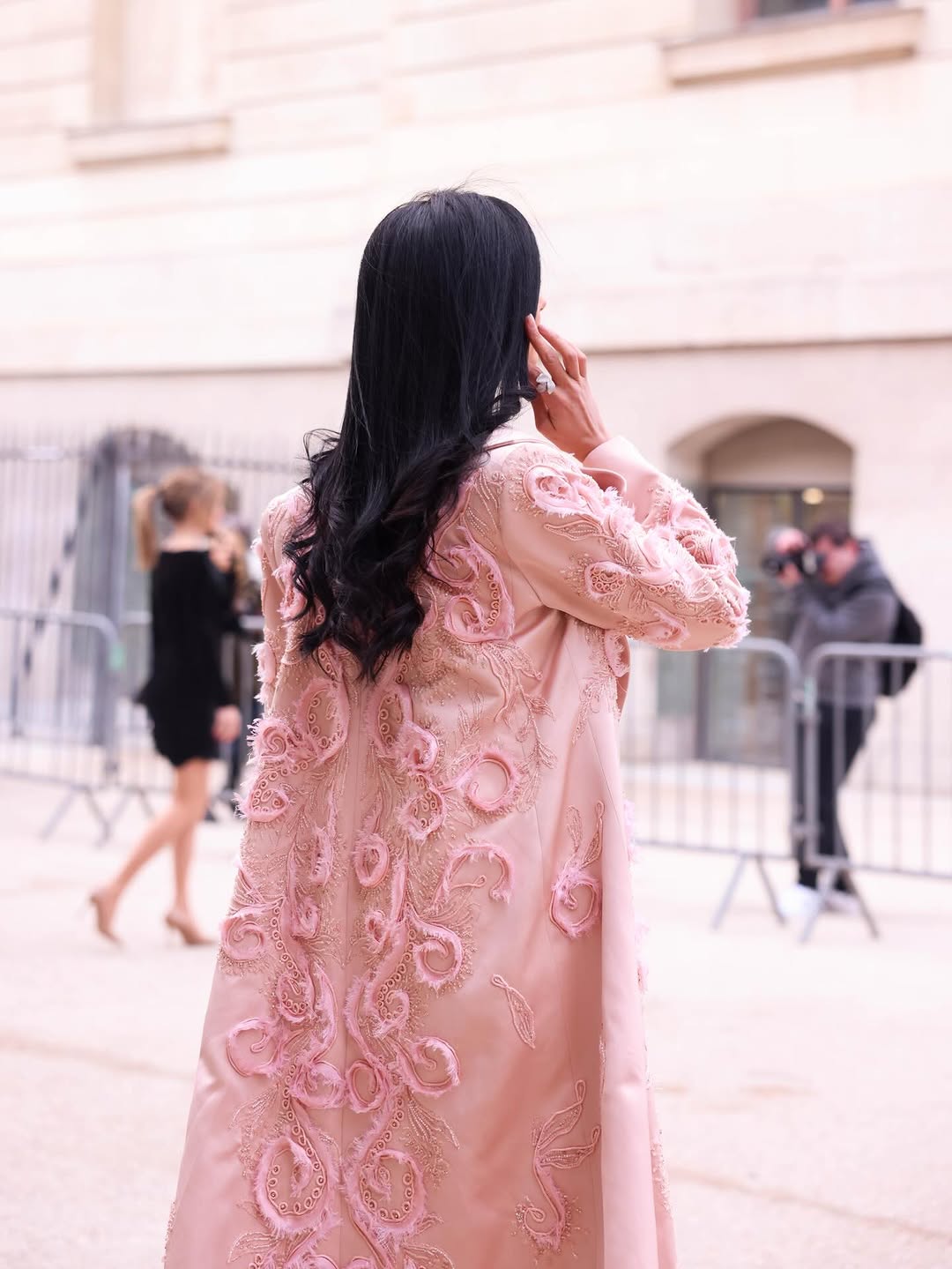 رهف الحربي بتموجات "الويفي" العريضة بأسلوب هوليوودي