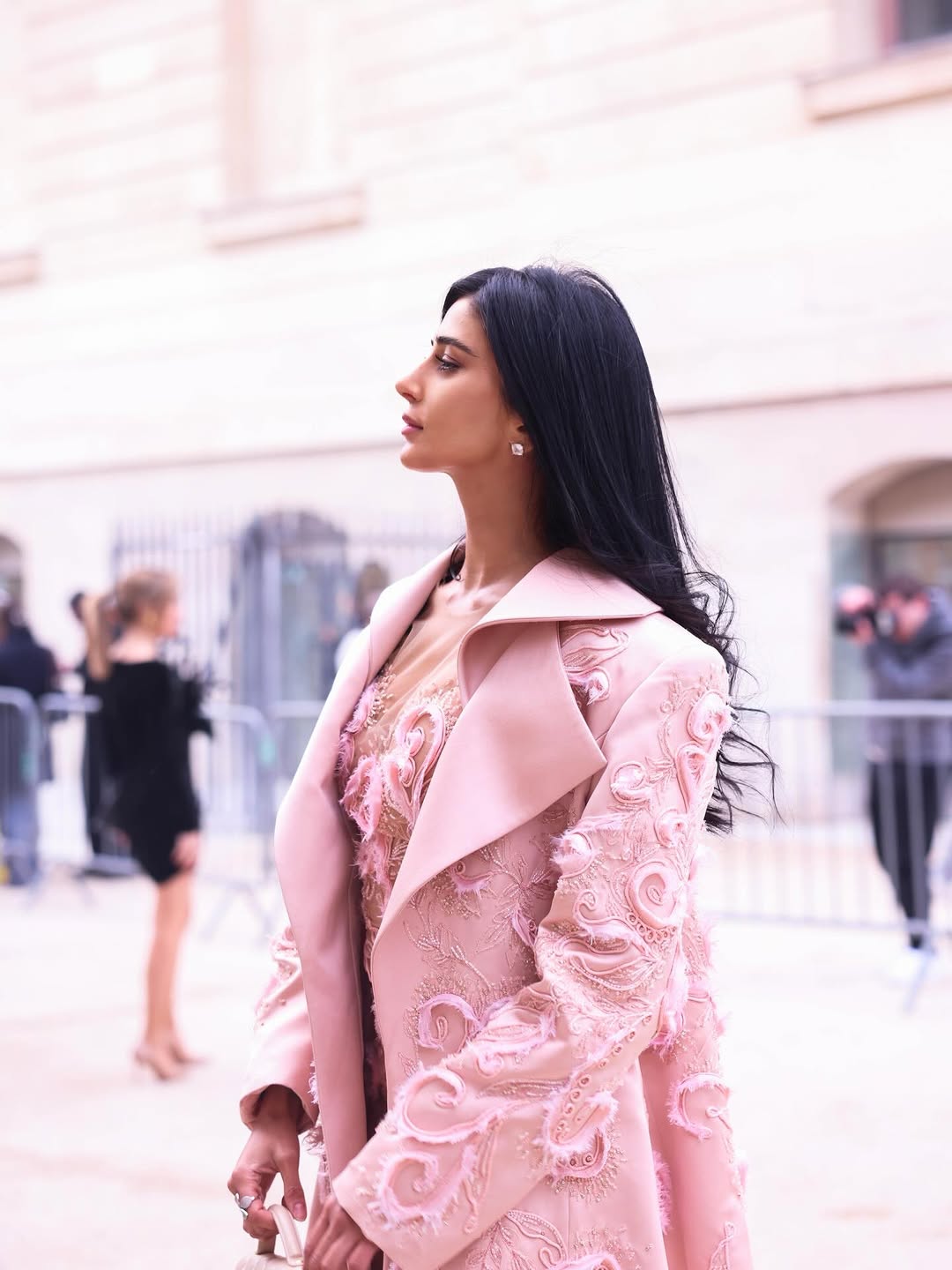 رهف الحربي بتموجات "الويفي" العريضة بأسلوب هوليوودي