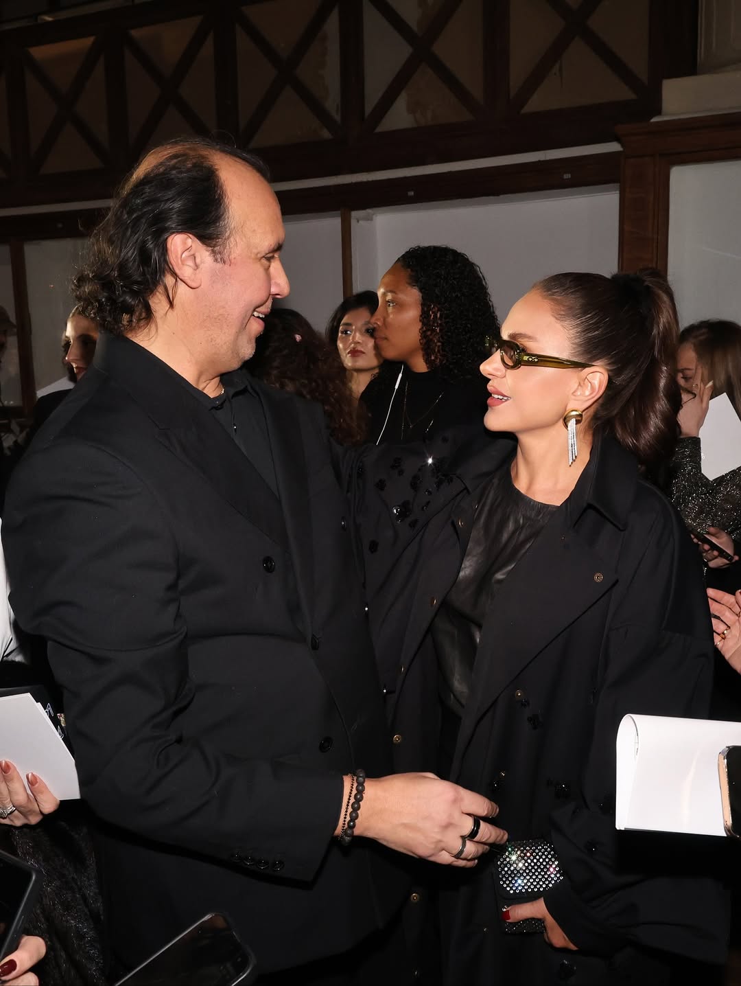 ديما قندلفت بتسريحة شعر ذيل الحصان العالي