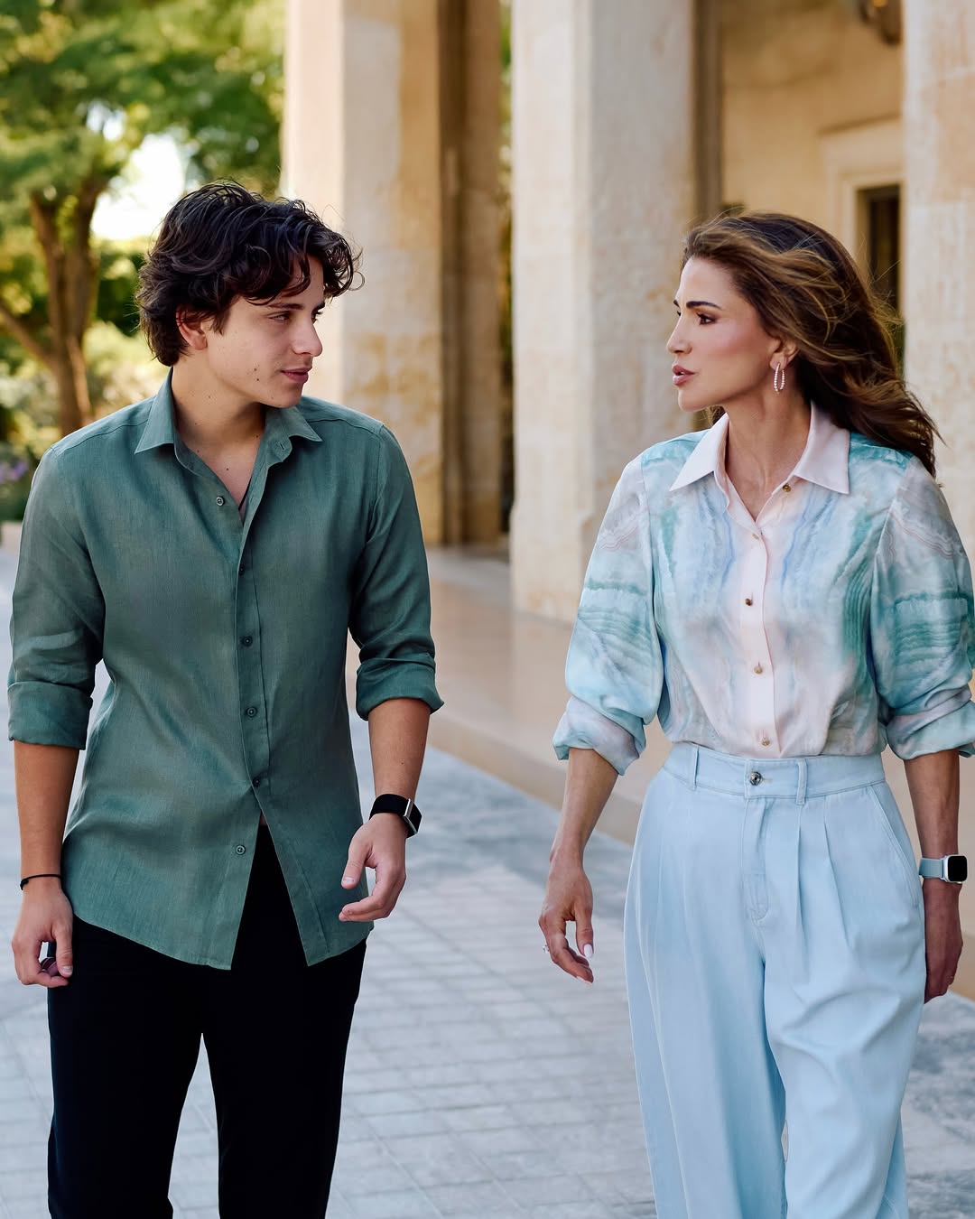 إطلالات بأسلوب الملكة رانيا