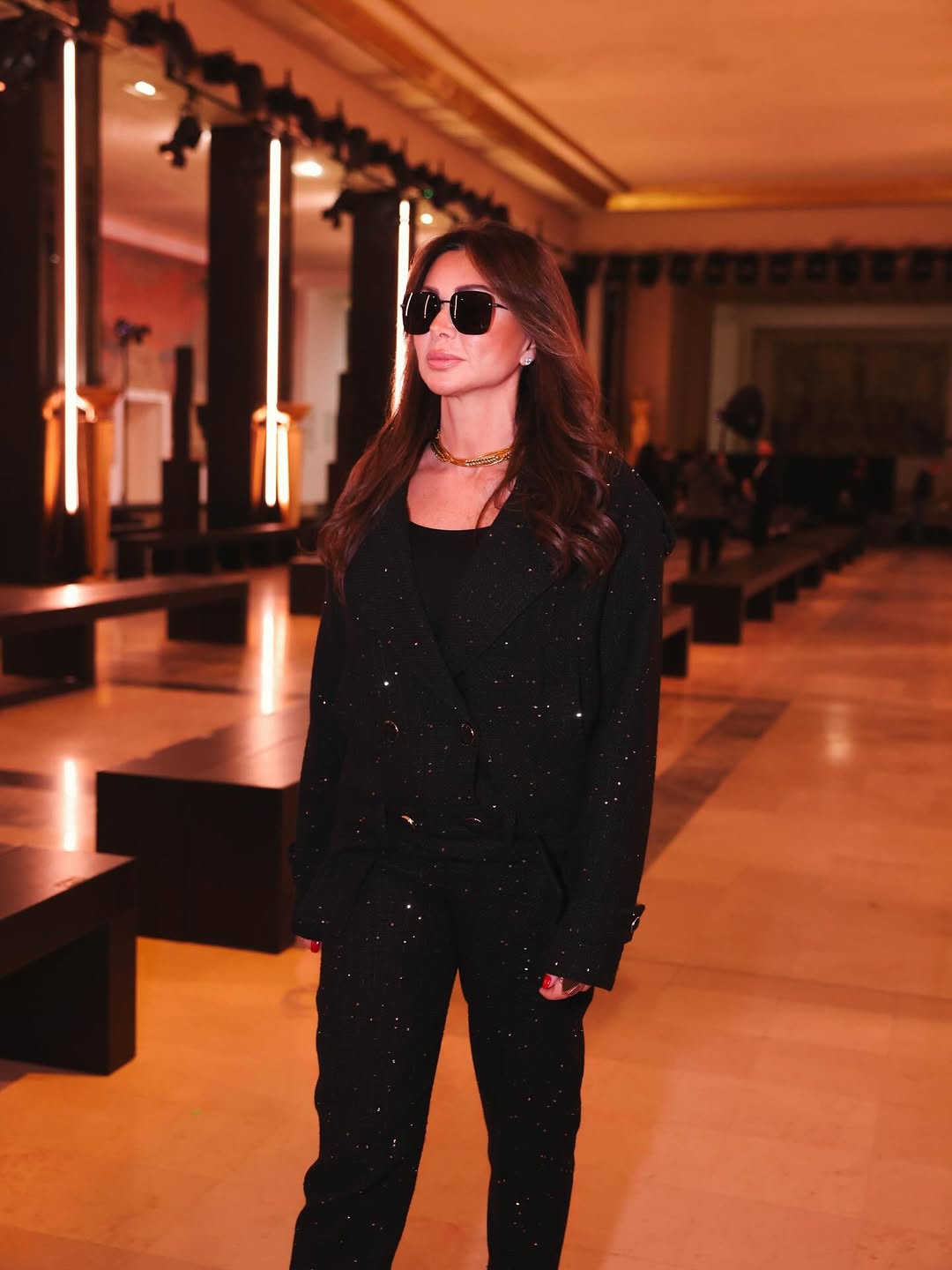 بريق "الأسود" في عرض إيلي صعب