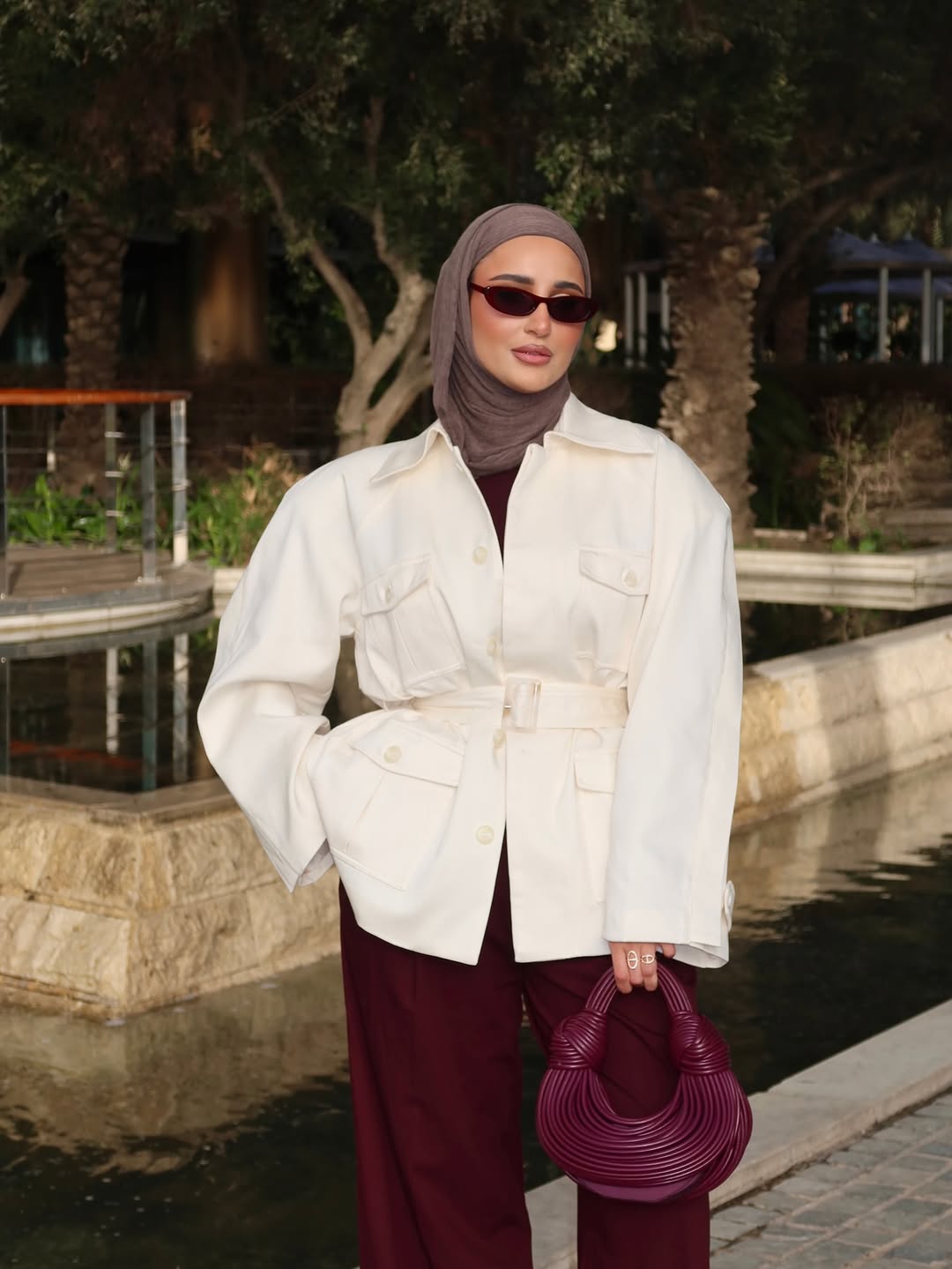 دلال الدوب تودّع الشتاء باللون العنابي الساحر