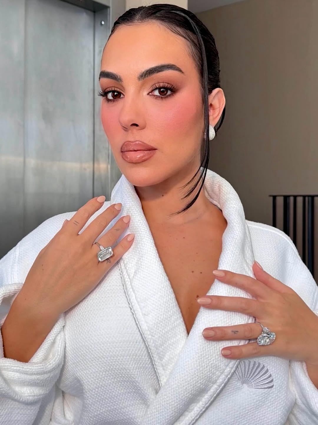 خطوات مكياج جورجينا بأنامل خبير التجميل "باتريك تا" لإطلالة طبيعية متألقة