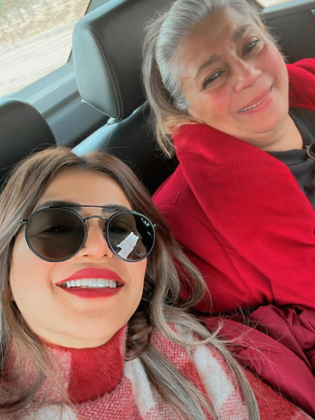 منة فضالي ووالدتها