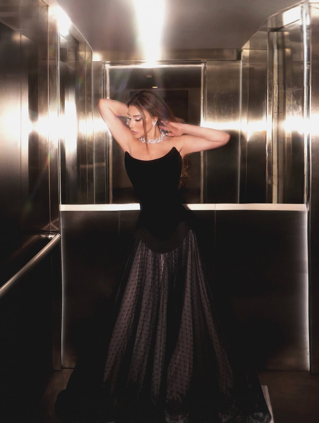 نجوى كرم تُعيد إحياء "الكورسيه" بإطلالة ملكية