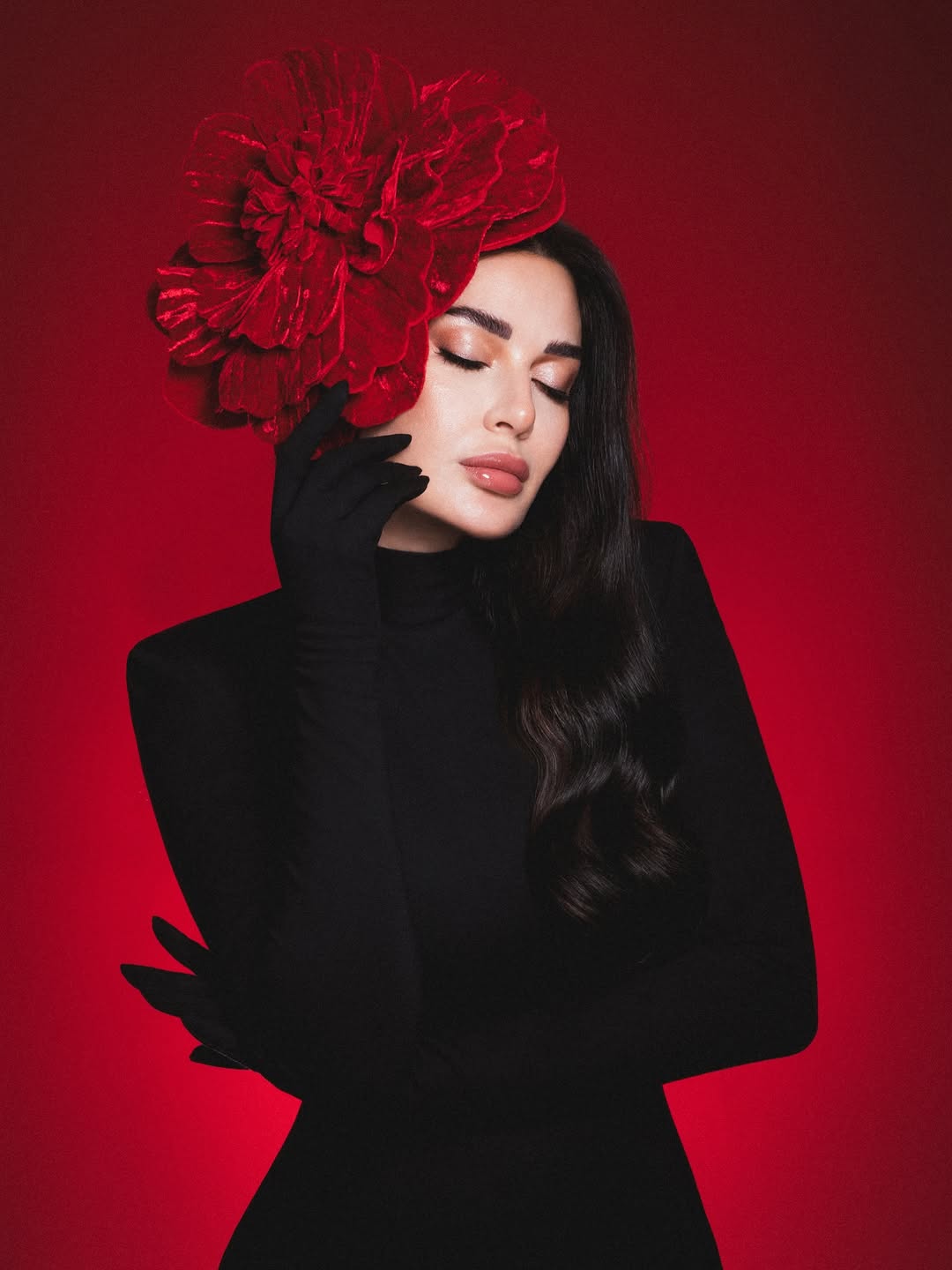 سيرين عبد النور بصيحة الآيلانير وبريق الشفاه الأخّاذ