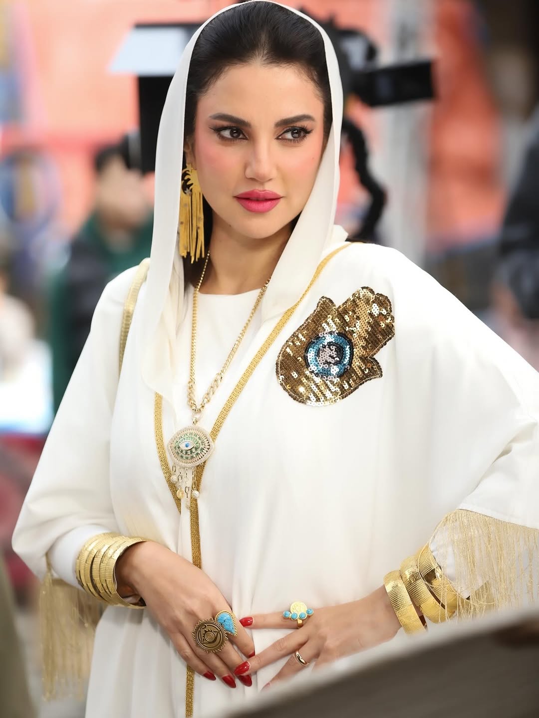 درة زروق.. "المعلمة ميادة" تستقبل رمضان بالأبيض والذهبي