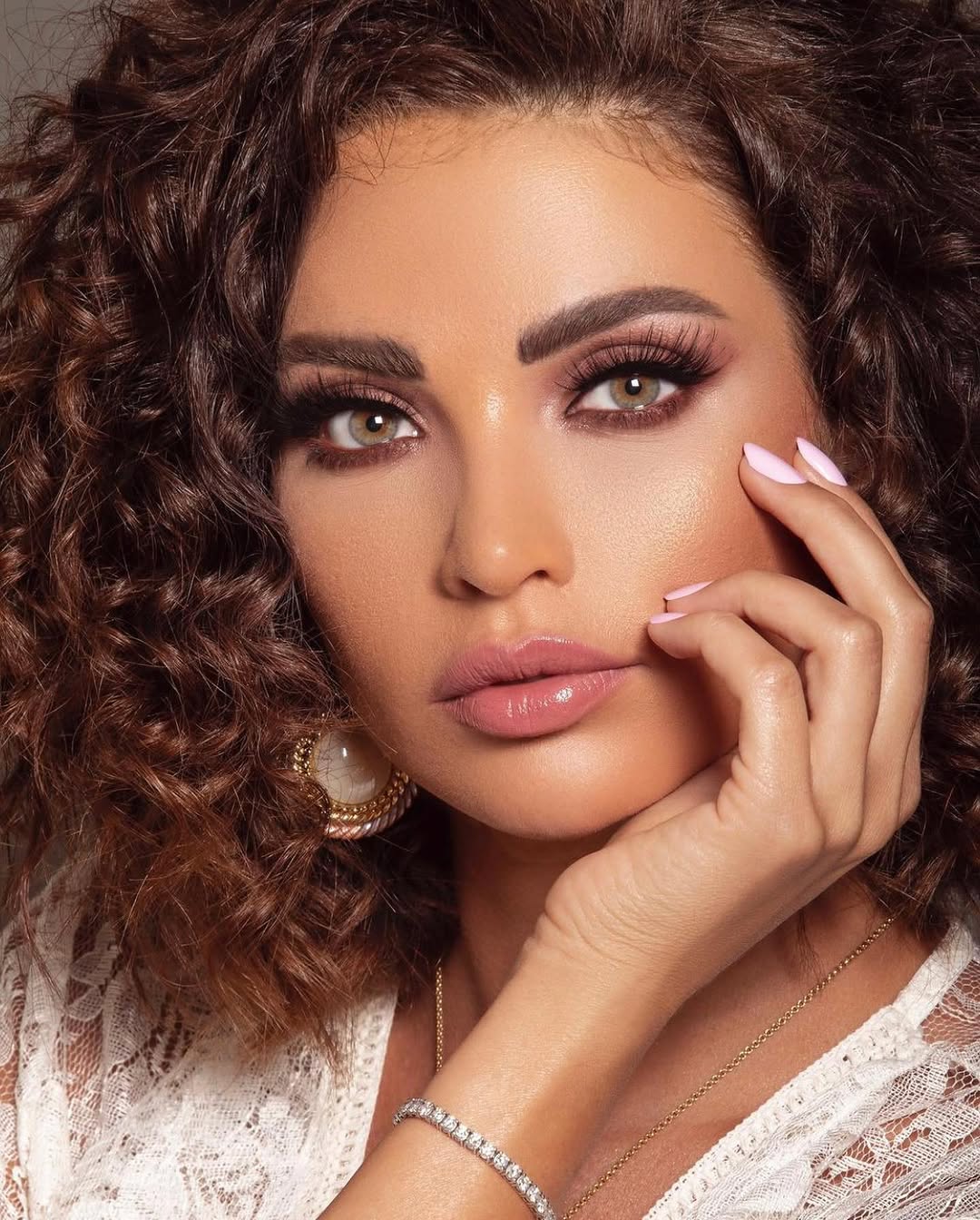 ​  مكياج  داليدا الخليل بأنامل خبير التجميل اللبناني ديمتري سليم  ​