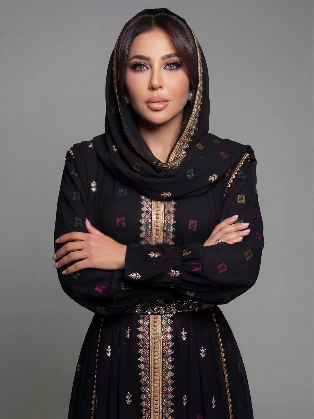 إطلالة رابعة الزيات بقفطان أسود مزين بالذهبي