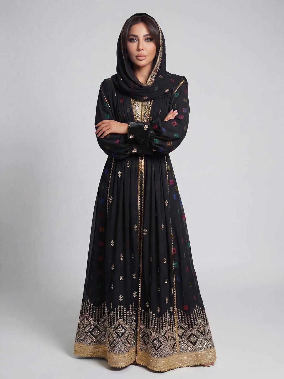 إطلالة رابعة الزيات بقفطان أسود مزين بالذهبي