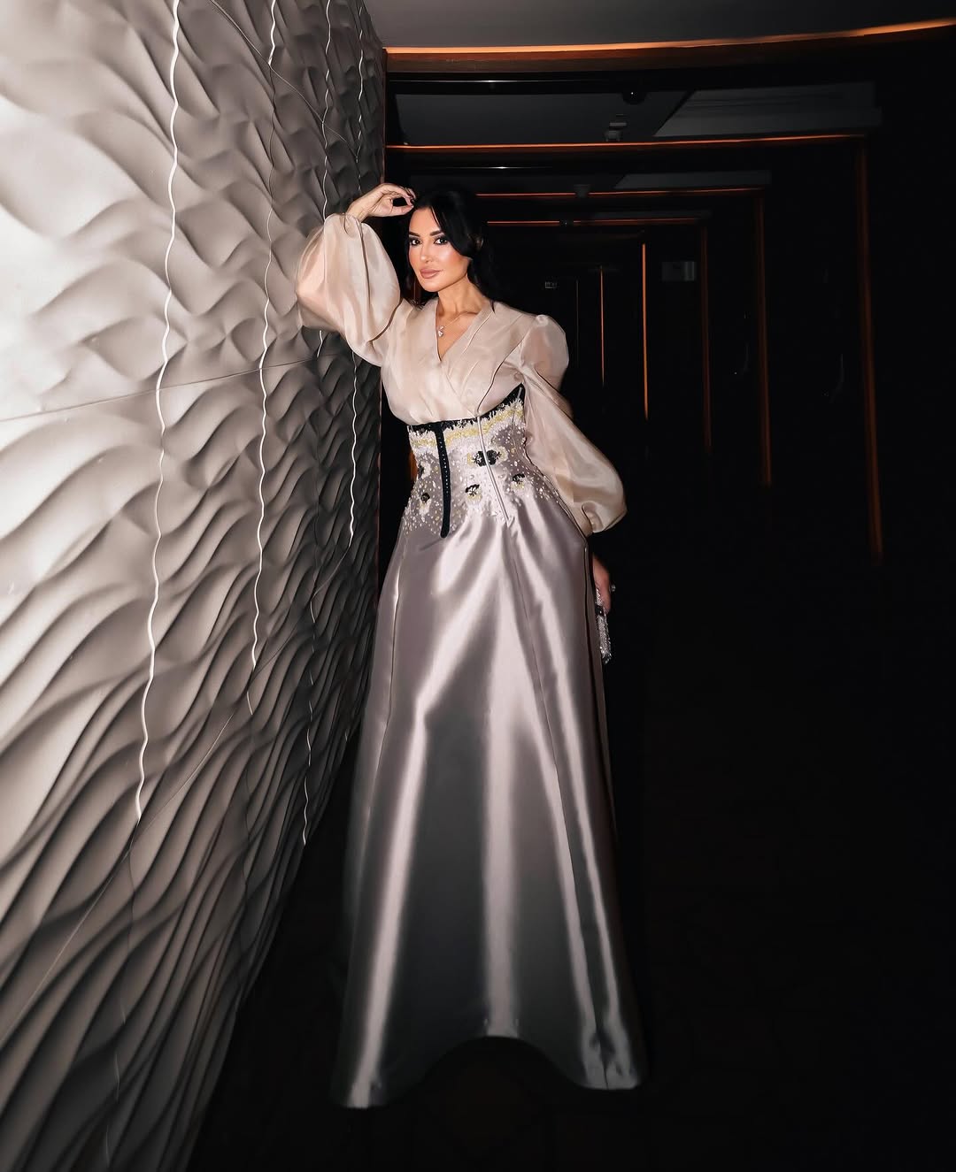 ميساء مغربي تخطف الأنظار بالحرير اللامع في أحدث إطلالاتها