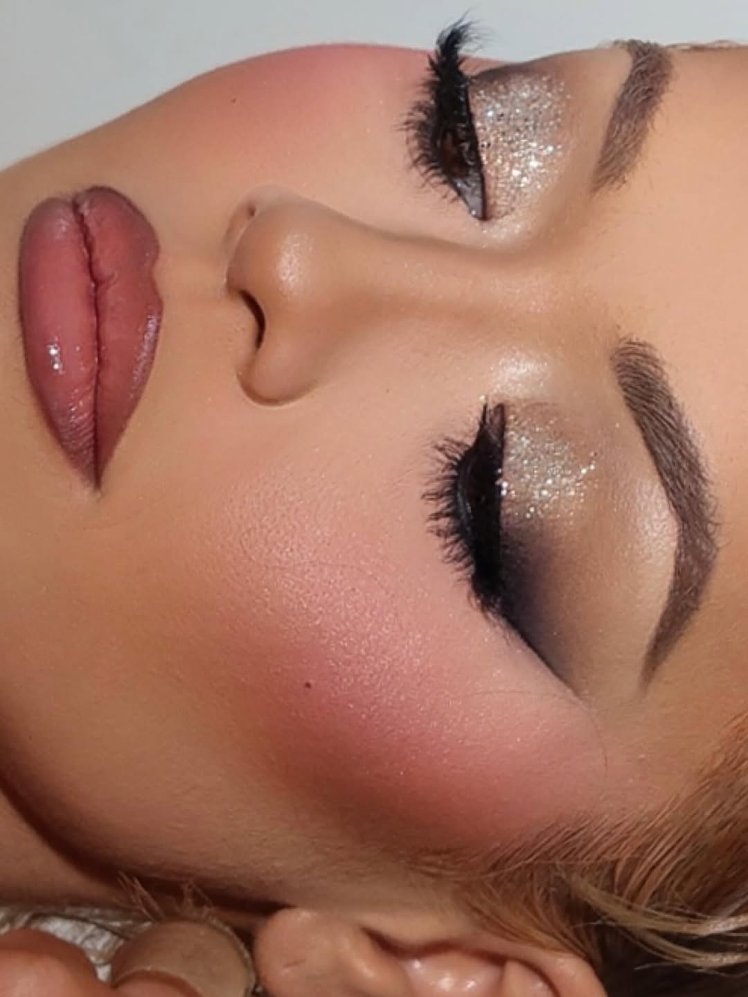 سحر العيون الدراماتيكية