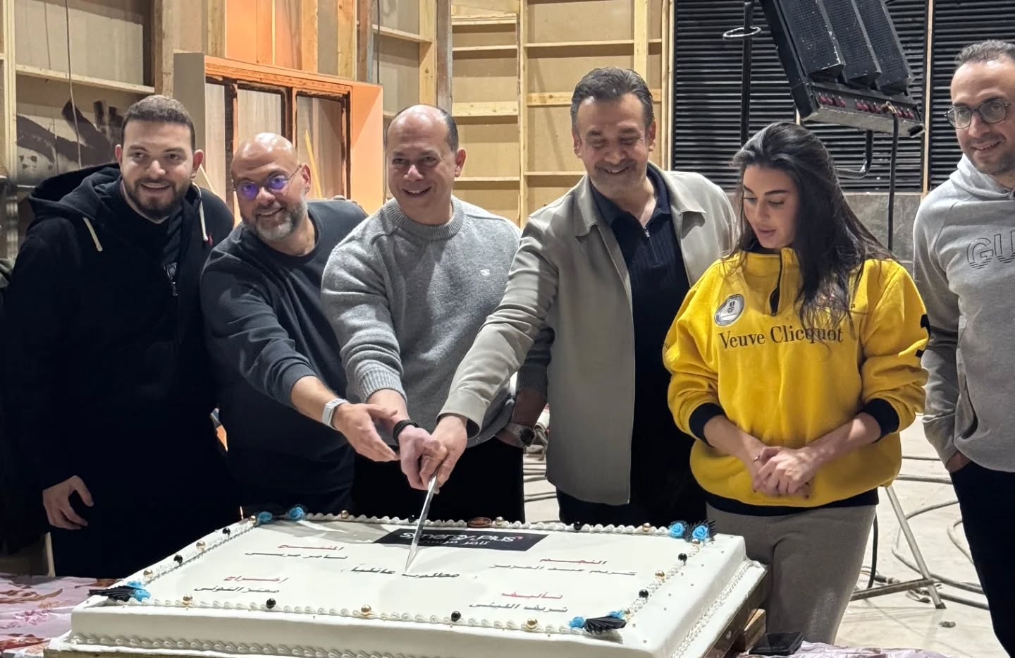 كريم عبد العزيز وياسمين صبري في كواليس فيلم "مطلوب عائلياً"