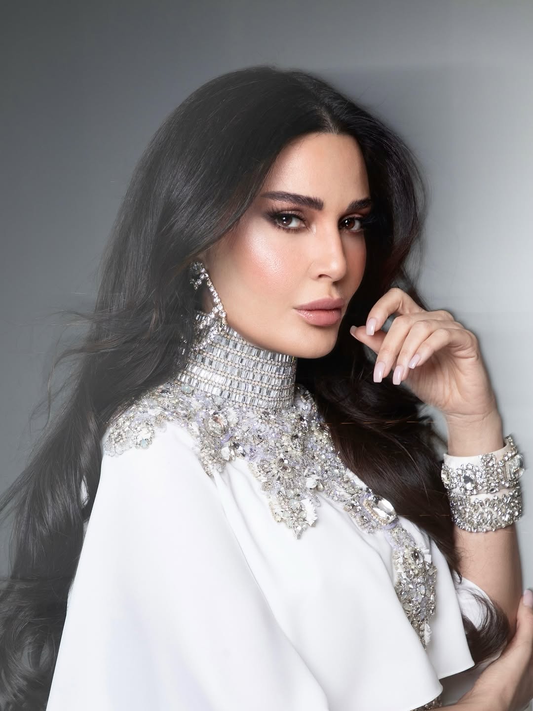 إطلالة سيرين عبد النور بمكياج ترابي