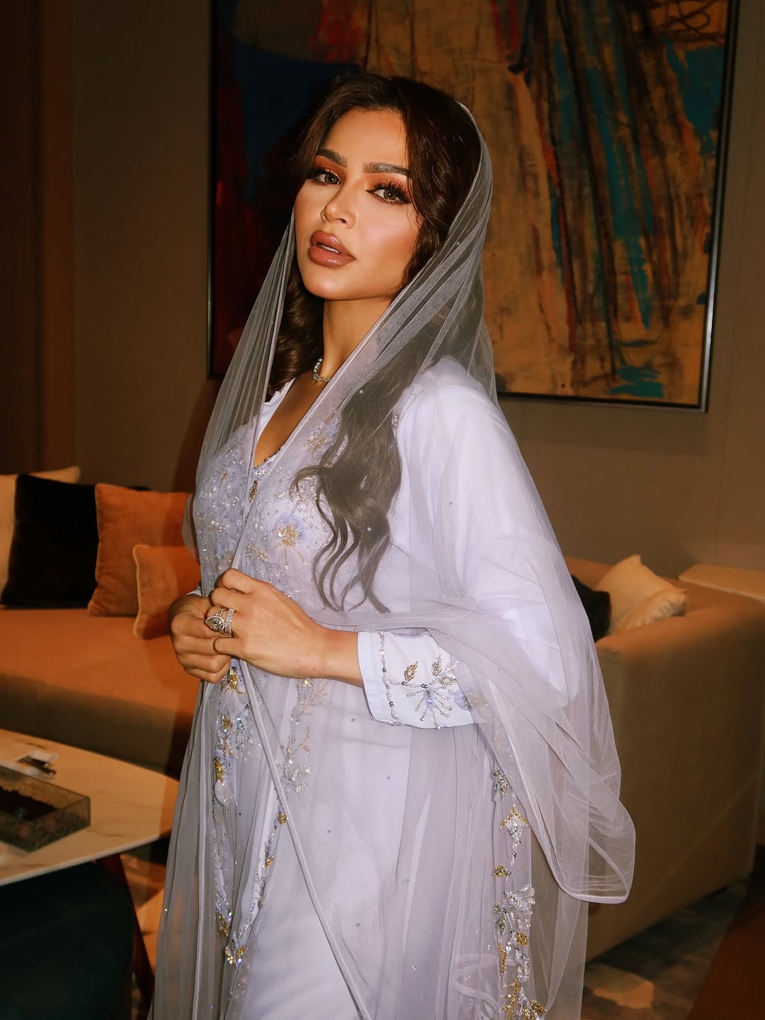 نهى نبيل بإطلالة محتشمة باللون اللافندر وتطريزات الزهور