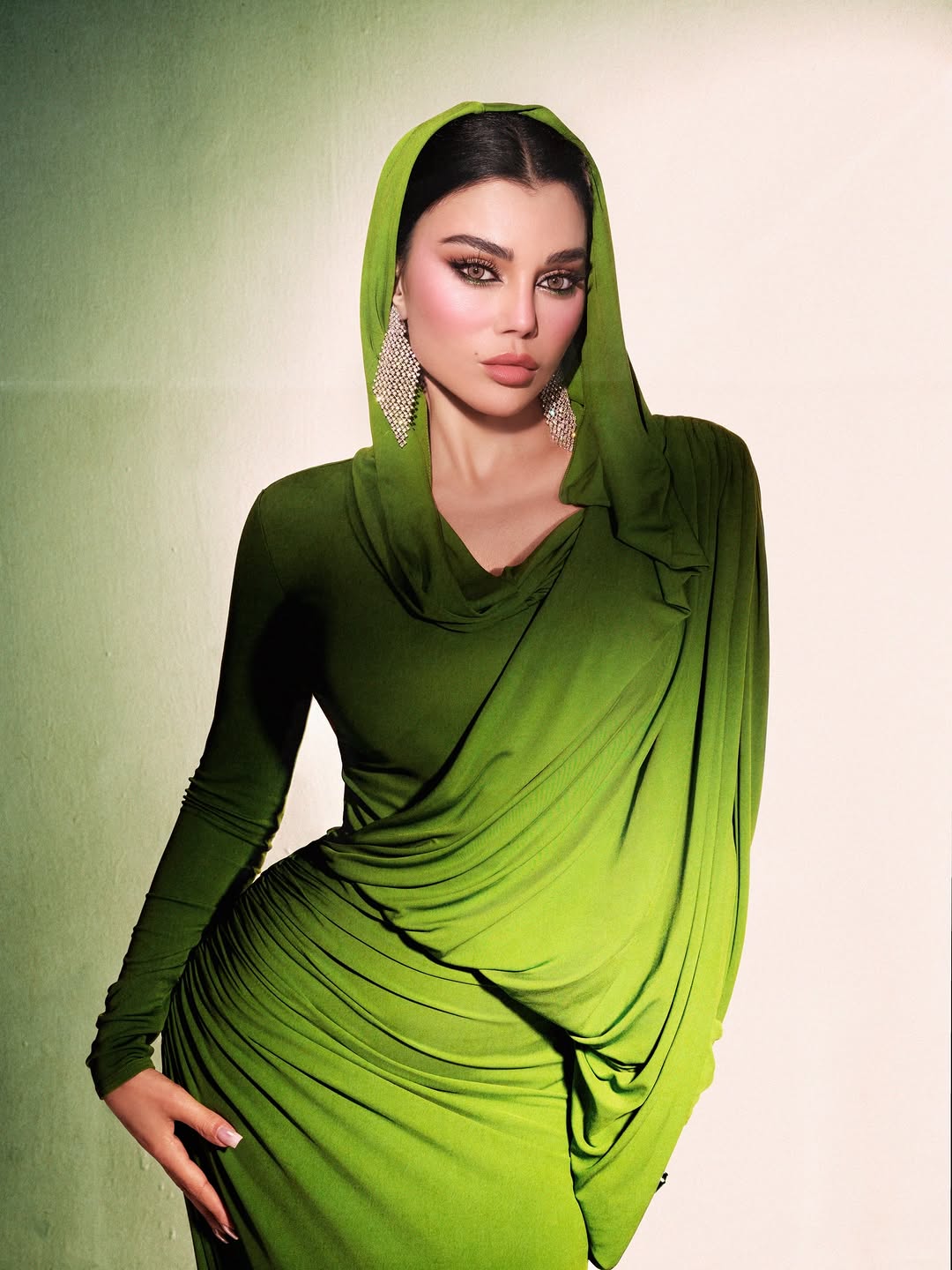 هيفاء وهبي بإطلالة المكياج السموكي