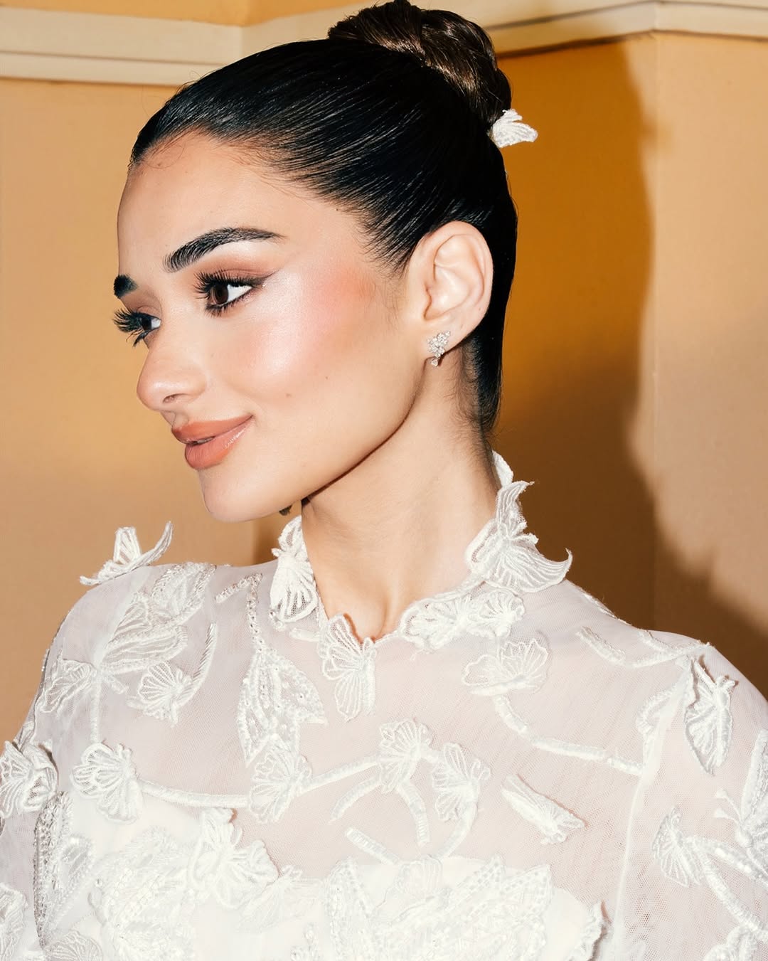 تسريحة شعر ملك أحمد زاهر في حفل خطوبتها