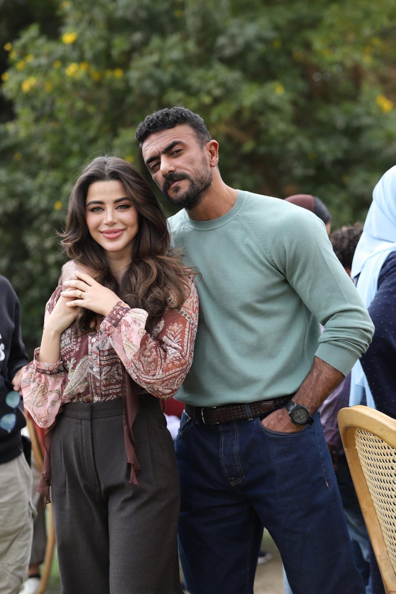 أحمد العوضي ويارا السكري