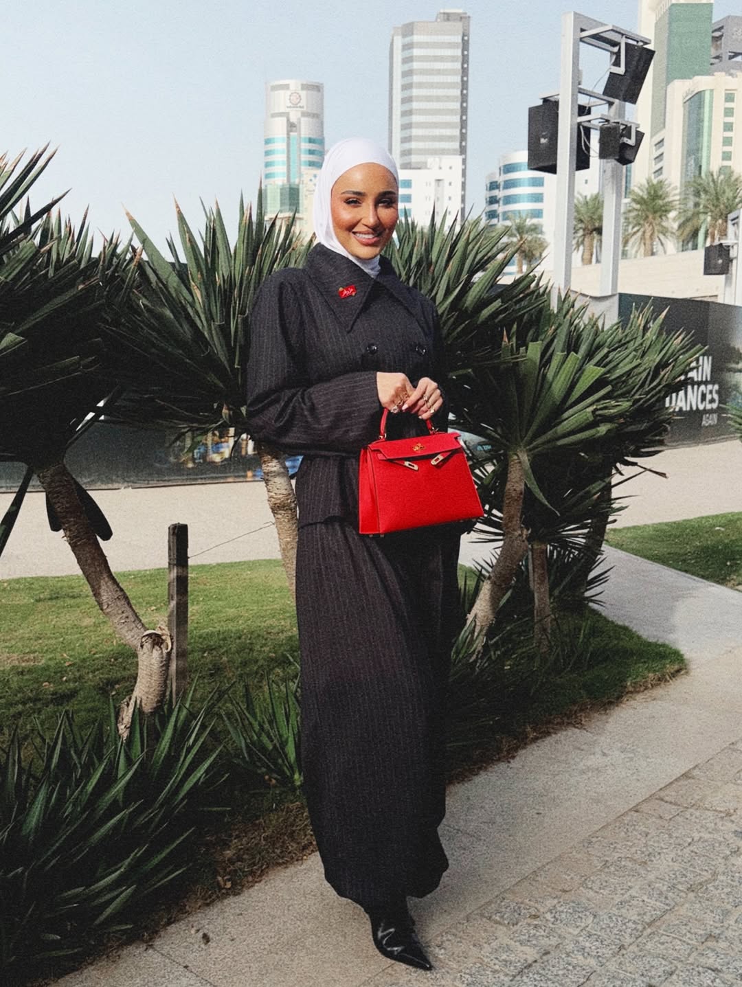 دلال الدوب ببدلة مونوكروم من Trend Driven