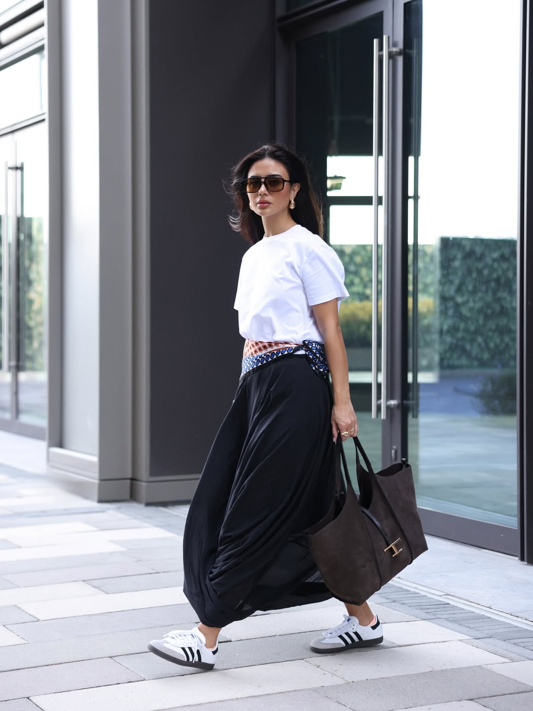 ديما الأسدي بإطلالة كاجوال نهارية مريحة