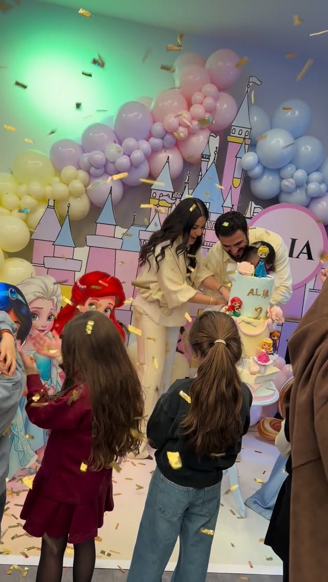 رحمة رياض وألكسندر علوم وابنتهما