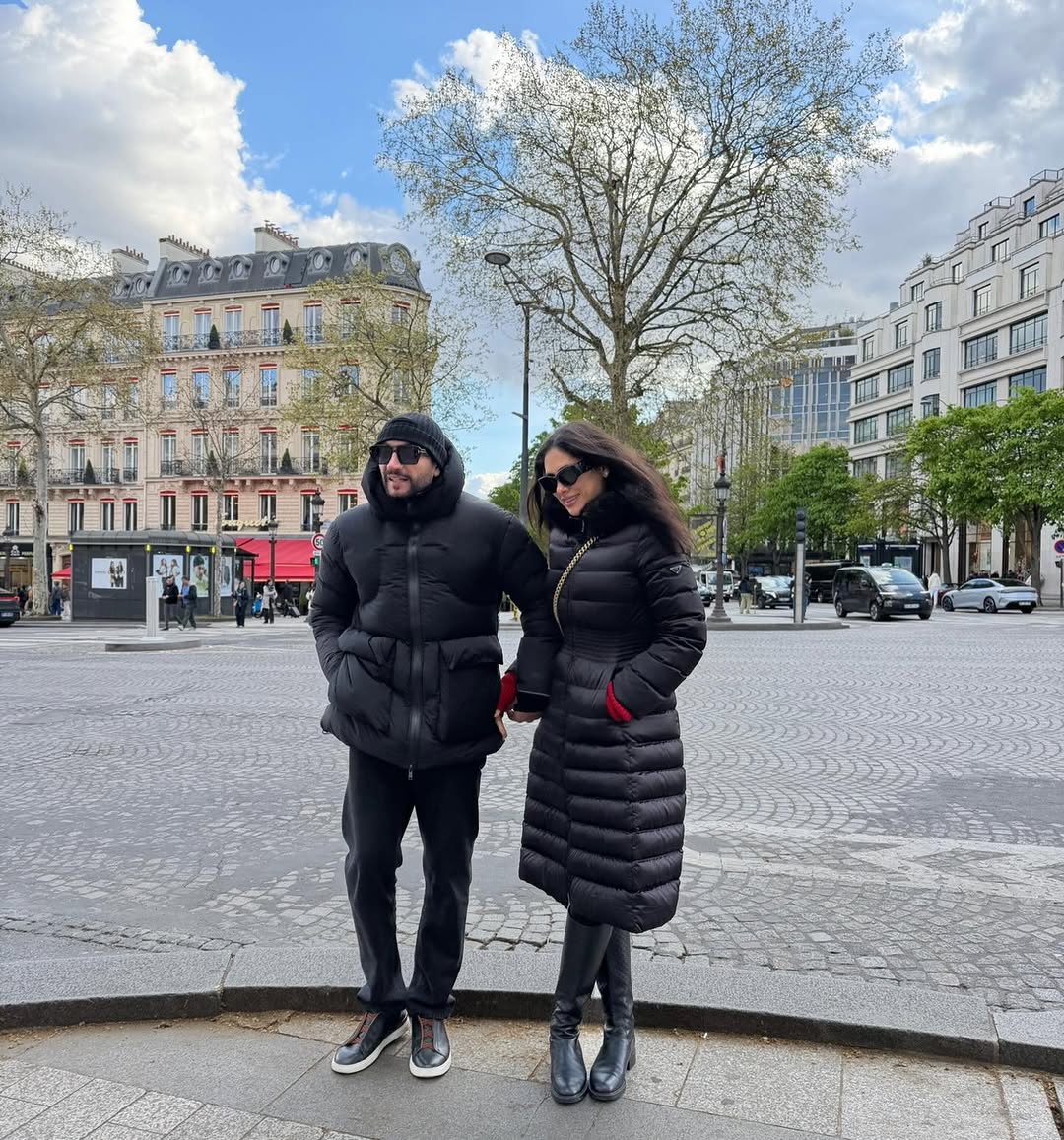 هاجر أحمد تتألق برومانسية في شوارع باريس