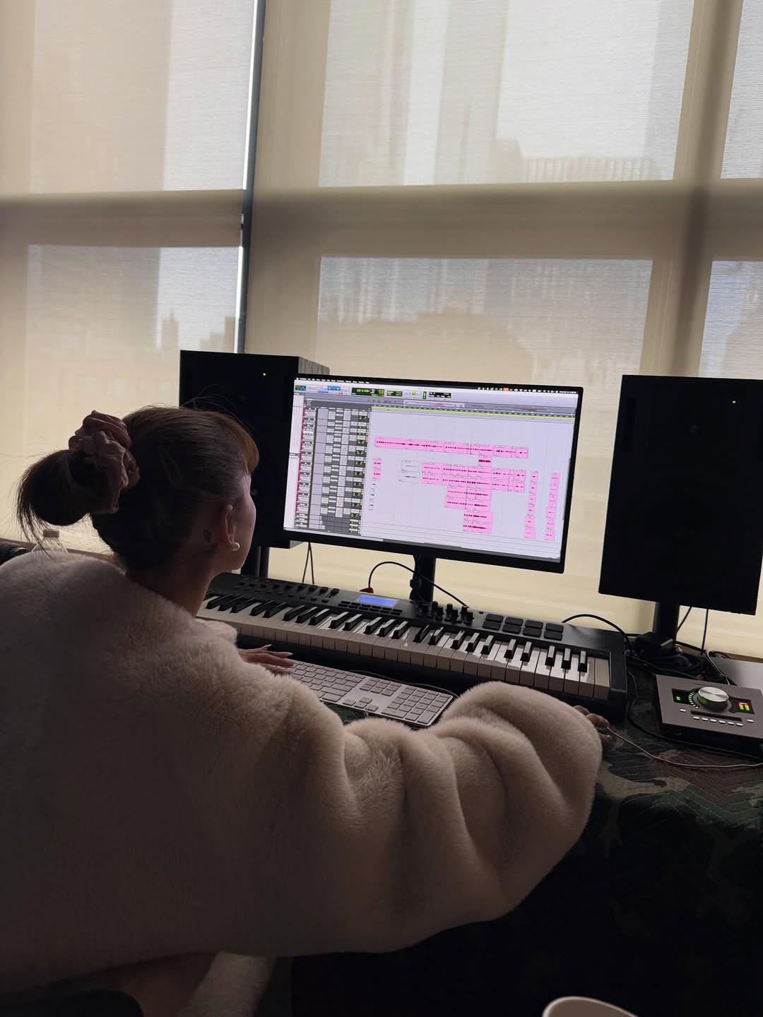 أريانا غراندي في كواليس ألبومها الجديد