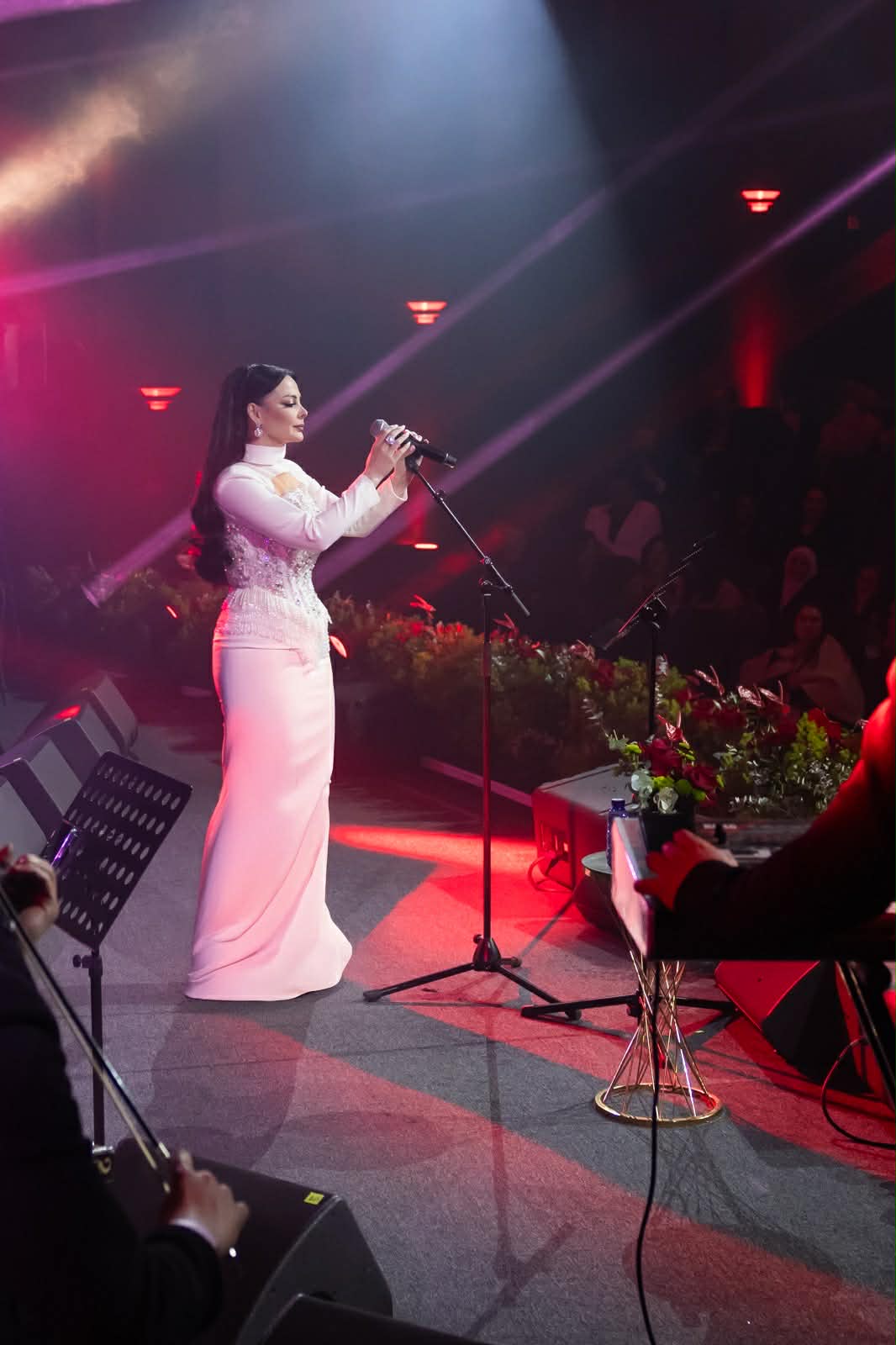 ديانا كرزون في الحفل