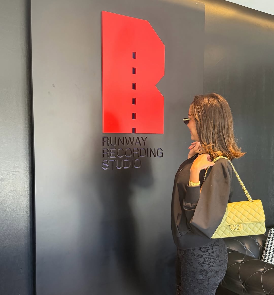 بسمة بوسيل في الاستديو في لندن