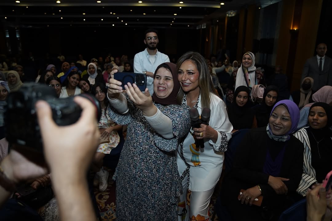 ليلى علوي مع الجمهور