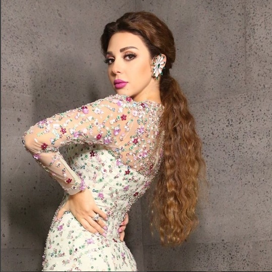  ميريام فارس بتسريحة ذيل الحصان